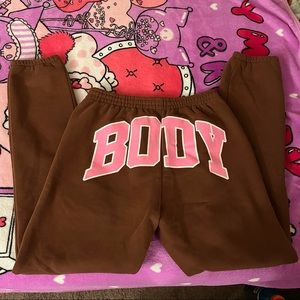 BODYBYRAVENTRACY BROWN AND PINK SWEATS